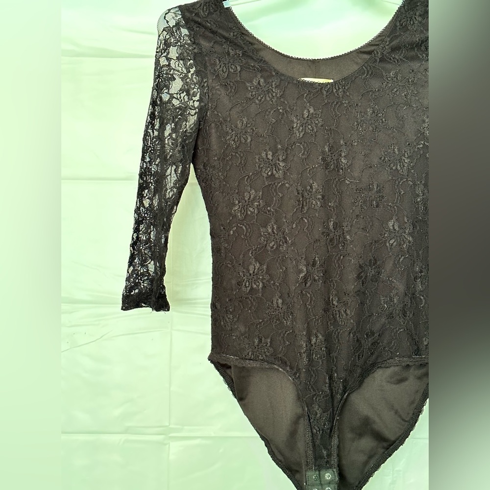 3/$15 NWOT Studio Petite JPR Women Bodysuit With Lace Sleeve Size MP